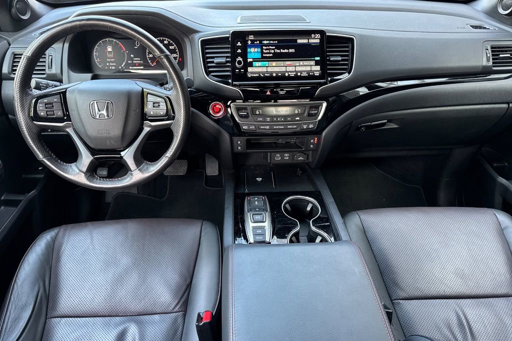 Certified 2025 Honda Ridgeline Black Edition image 9