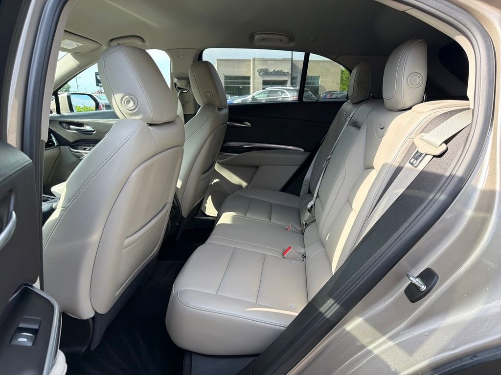 Certified 2022 Cadillac XT4 Luxury w/ Driver Awareness Package FWD image 11