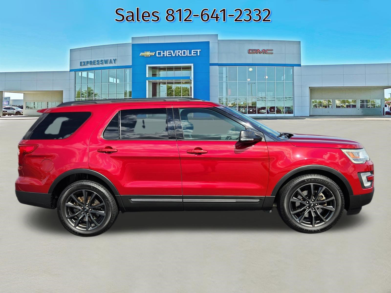 Used 2017 Ford Explorer XLT w/ Equipment Group 202A AWD/4WD image 8