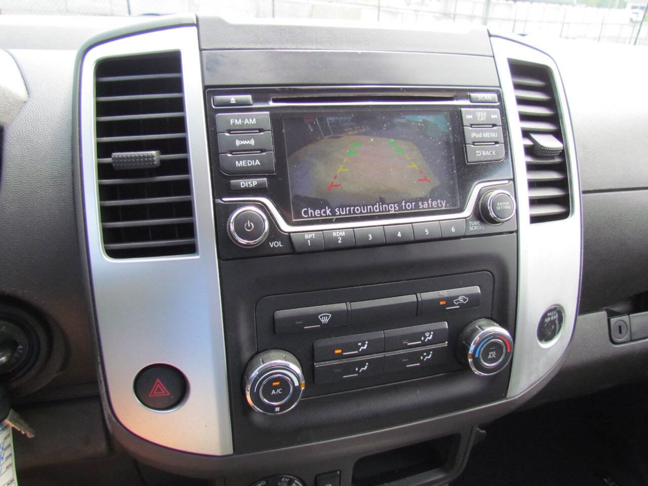 Used 2018 Nissan Frontier SV image 15