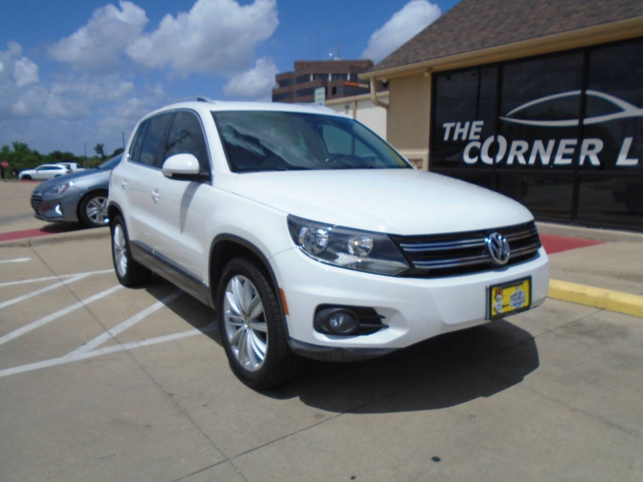 Used 2012 Volkswagen Tiguan SE FWD image 1