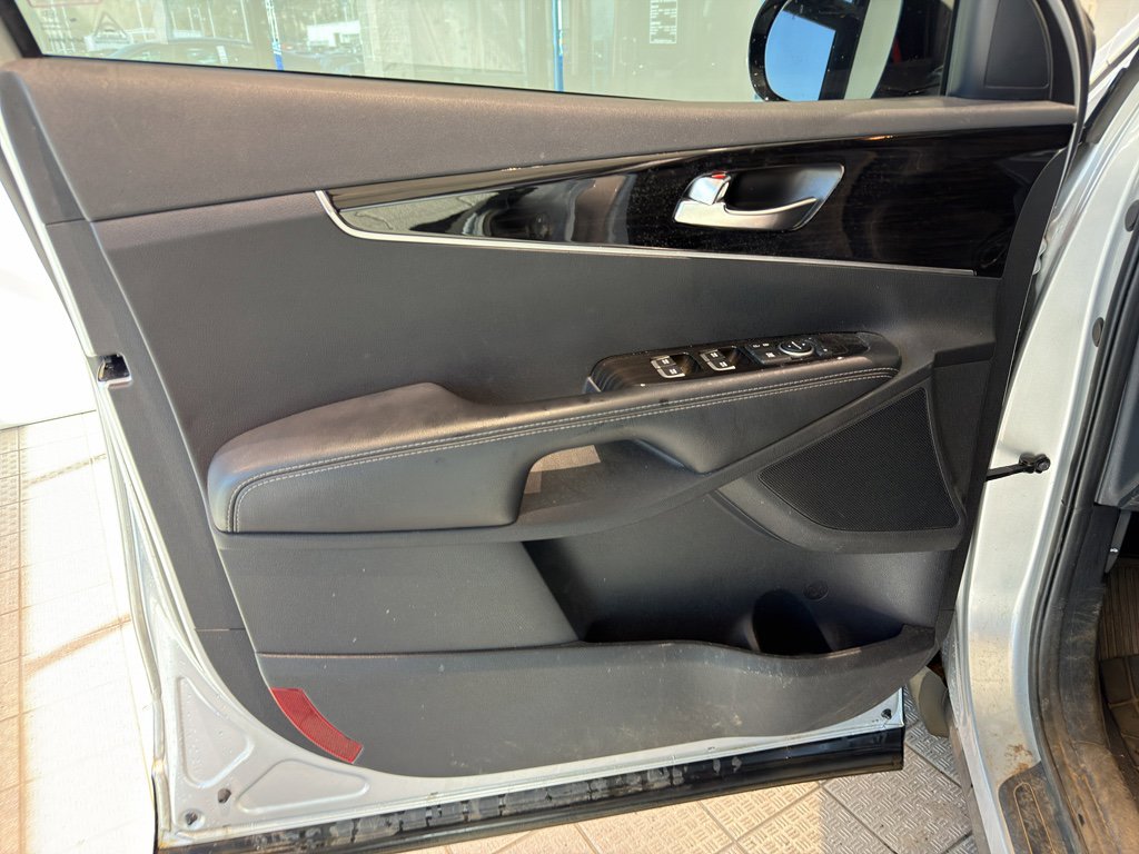 Used 2019 Kia Sorento LX w/ LX Convenience Package image 13