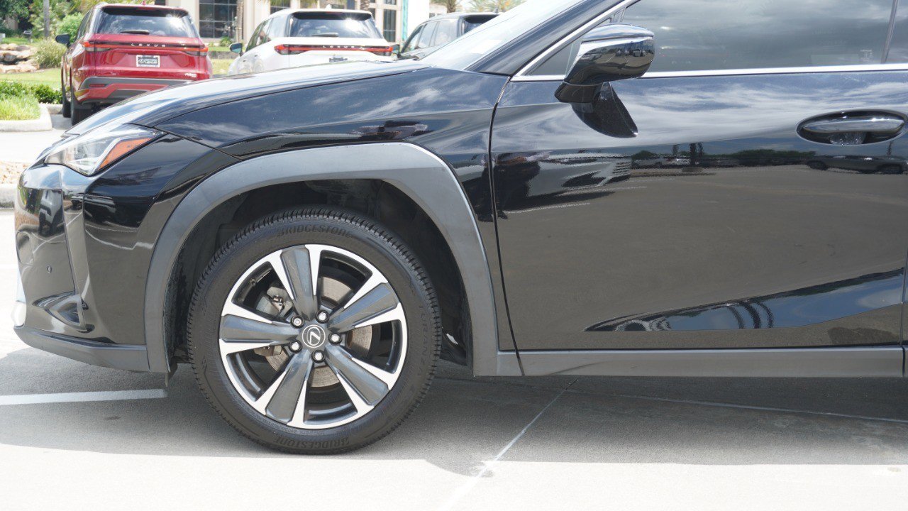 Used 2022 Lexus UX 200 w/ Accessory Package (Z2) FWD image 10