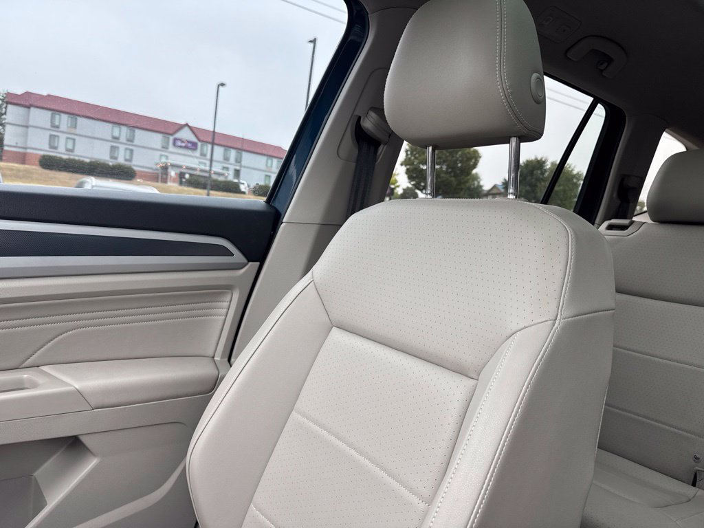 Certified 2023 Volkswagen Atlas SEL R-Line AWD/4WD image 23