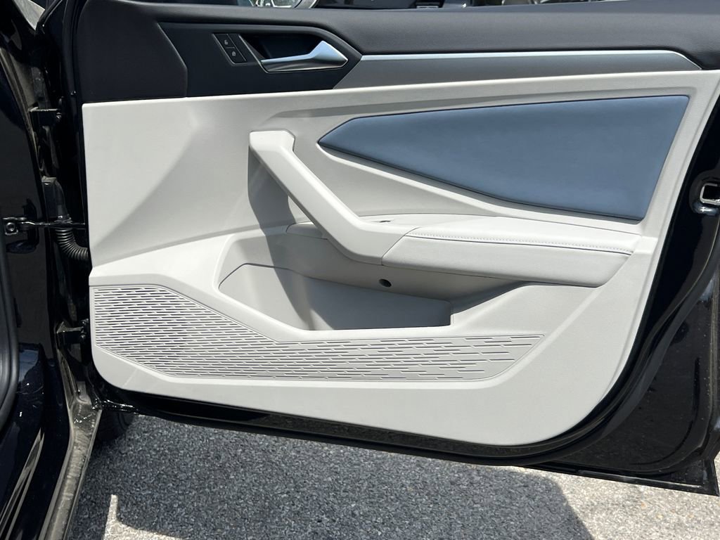New 2026 Volkswagen Jetta SE FWD image 5