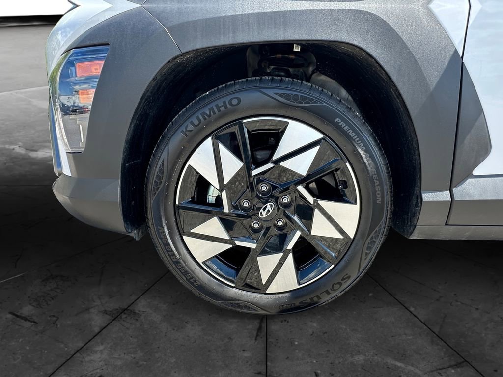 Used 2025 Hyundai Kona SEL FWD image 14