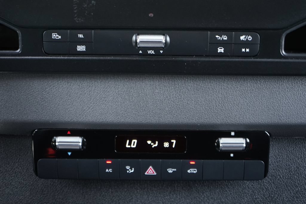 Used 2024 Mercedes-Benz Sprinter 2500 w/ Acoustic Package image 33