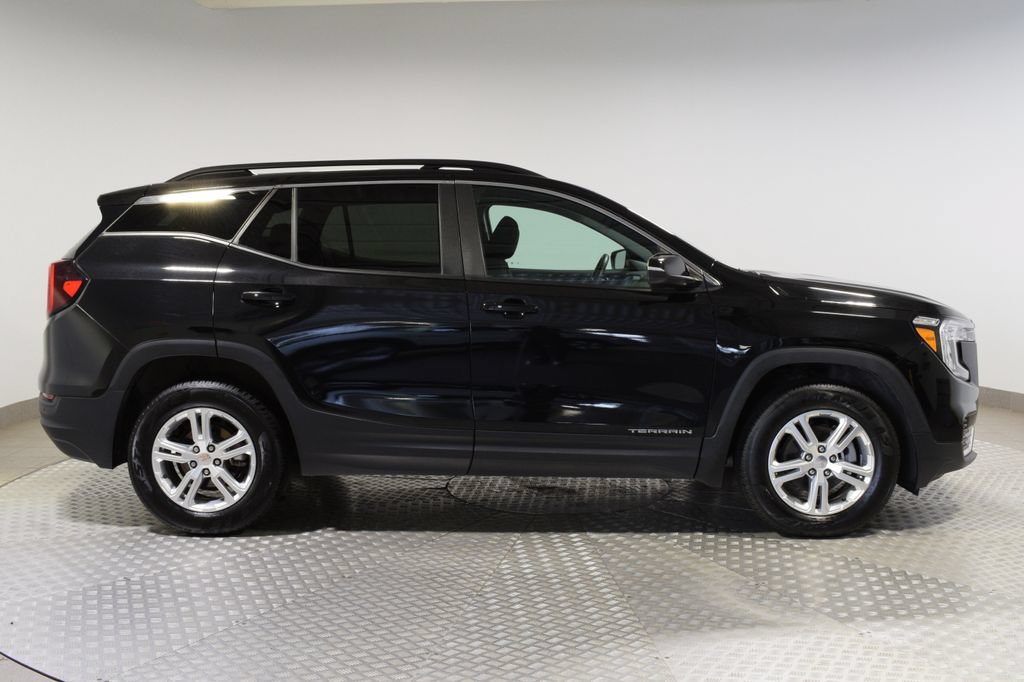 Used 2022 GMC Terrain SLE w/ Driver Convenience Package AWD/4WD image 2