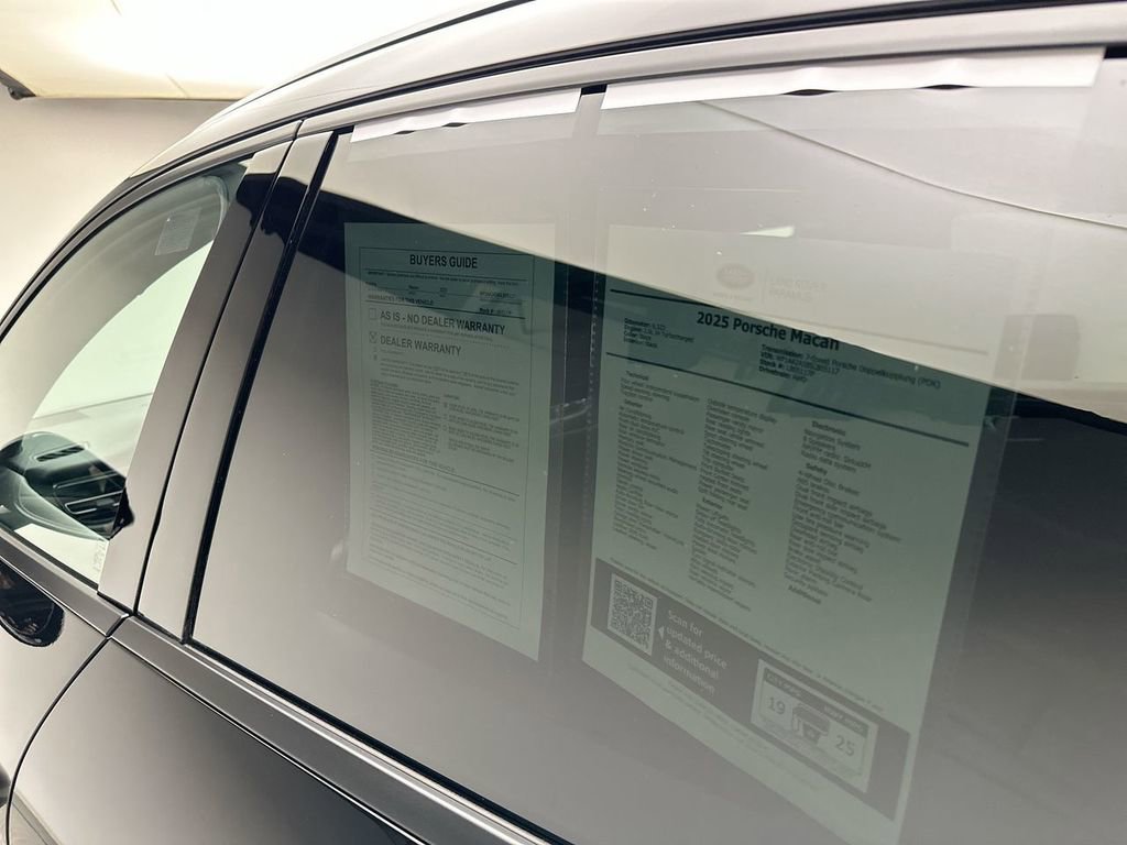 Used 2025 Porsche Macan image 20