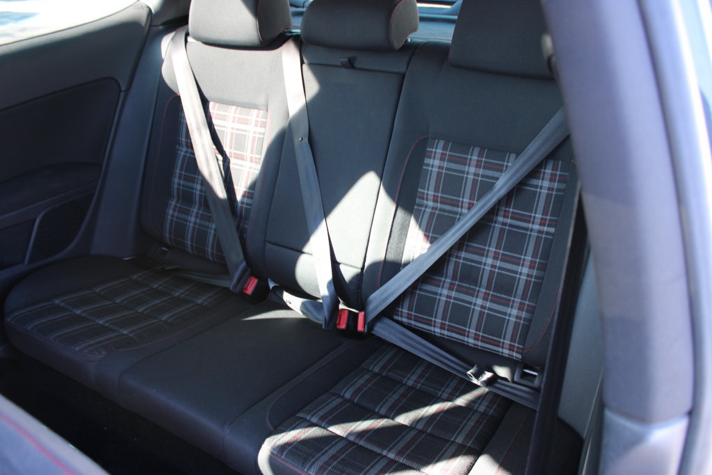 Used 2011 Volkswagen Golf 2-Door FWD image 14