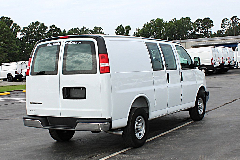 Used 2025 Chevrolet Express 2500 w/ Driver Convenience Package RWD image 5