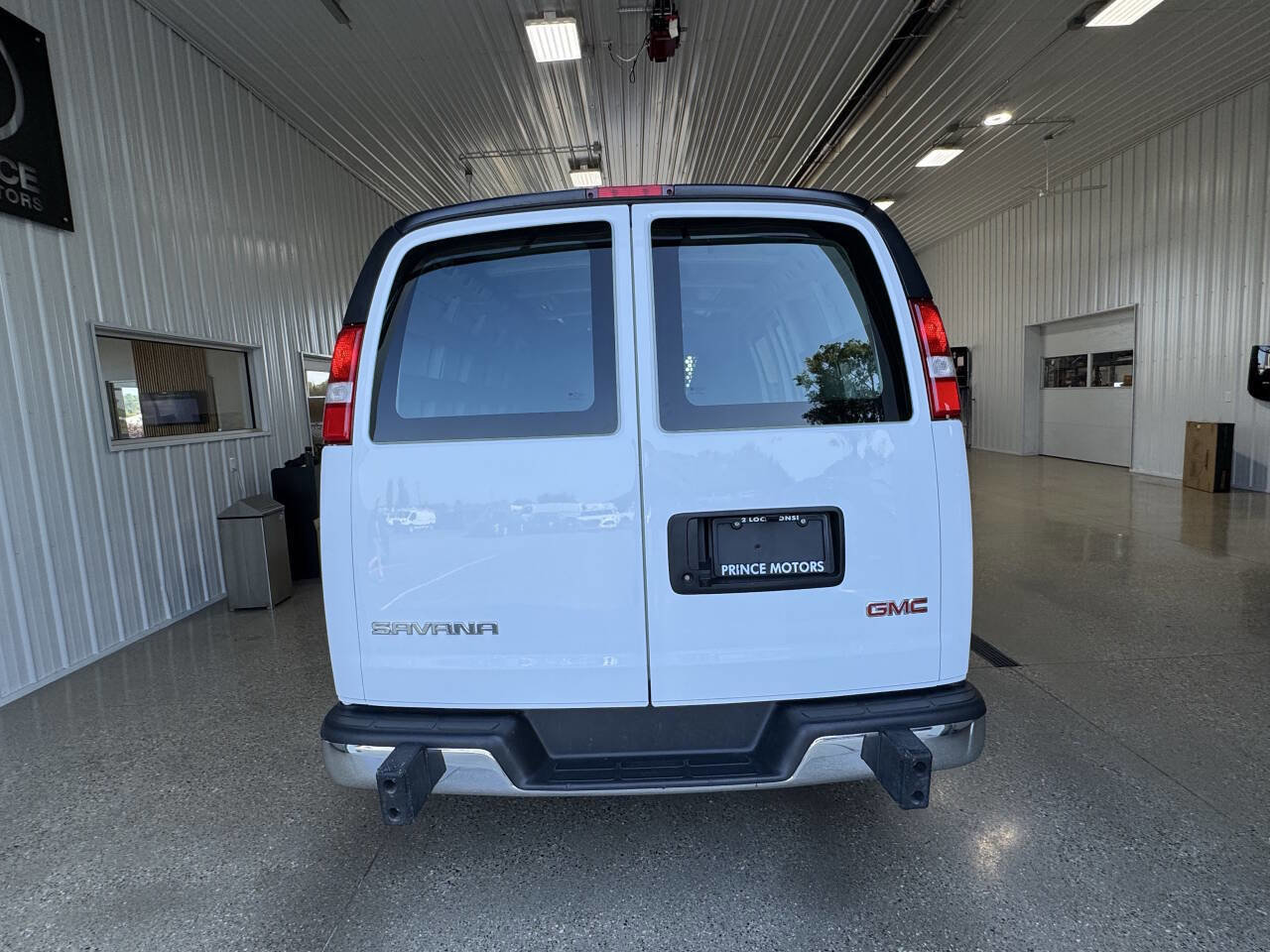 Used 2023 GMC Savana 2500 w/ Driver Convenience Package image 9
