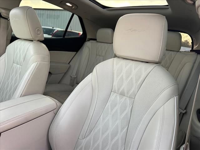 Used 2022 Buick Envision Avenir w/ Technology Package II image 25