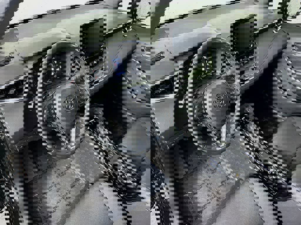 Used 2022 Toyota Corolla SE image 2