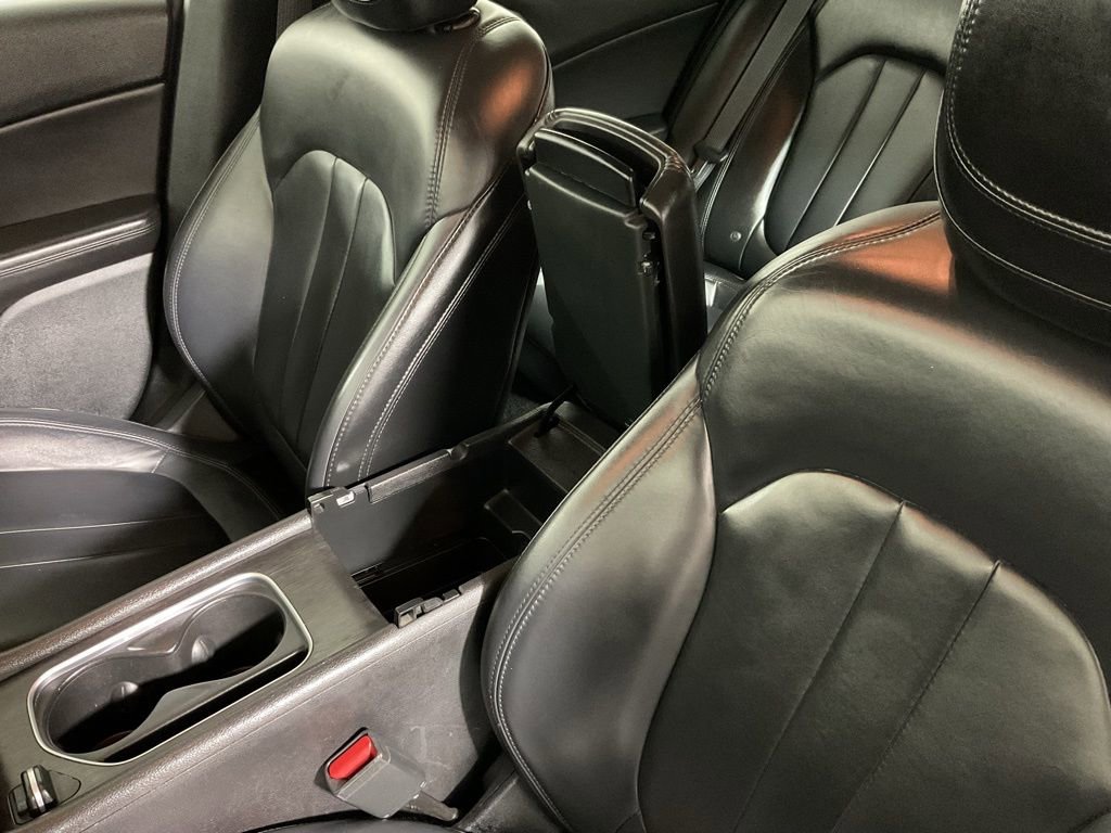 Used 2017 Chrysler 200 Limited Platinum FWD image 31