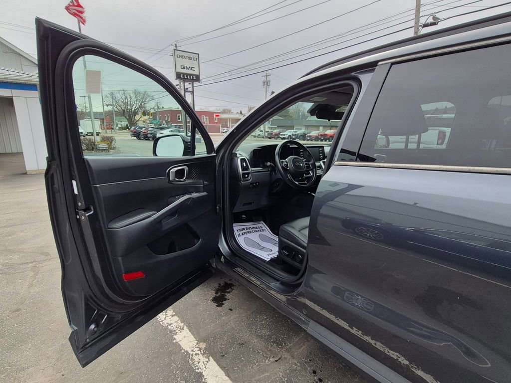 Used 2021 Kia Sorento S image 9
