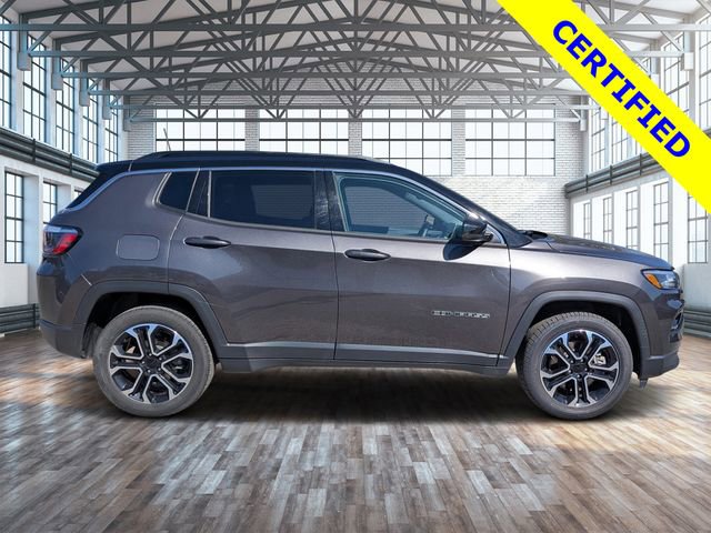 Used 2023 Jeep Compass Limited image 3