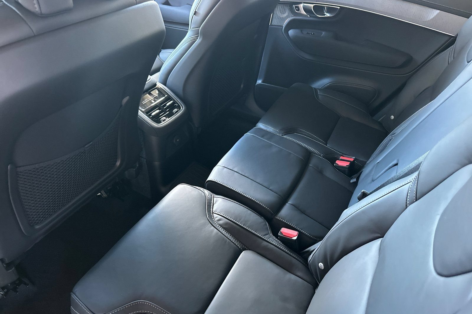 New 2026 Volvo XC90 T8 Ultra w/ Lounge Package AWD/4WD image 4