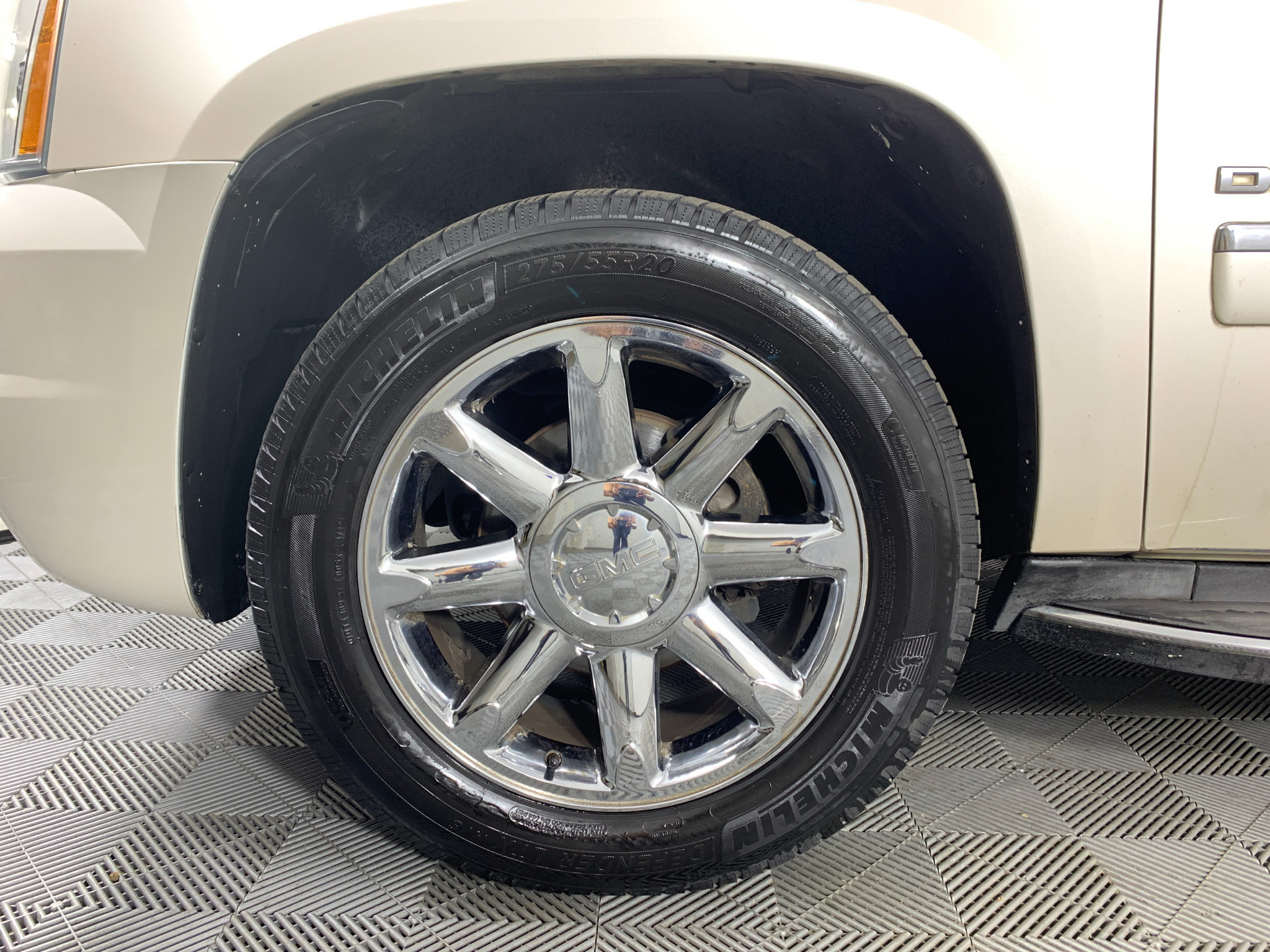 Used 2014 GMC Yukon Denali RWD image 11