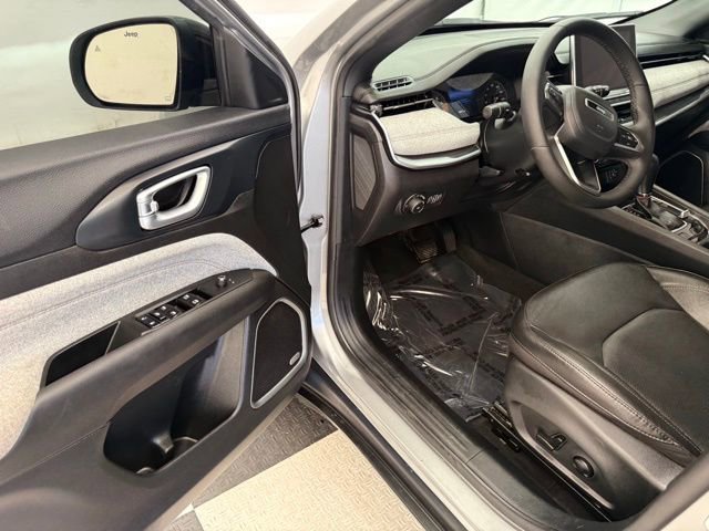 Used 2023 Jeep Compass Latitude w/ Sun and Sound Group image 30