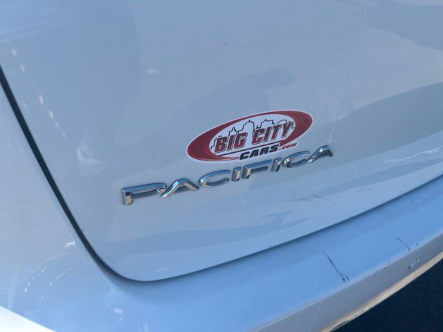 Used 2023 Chrysler Pacifica Limited FWD image 45