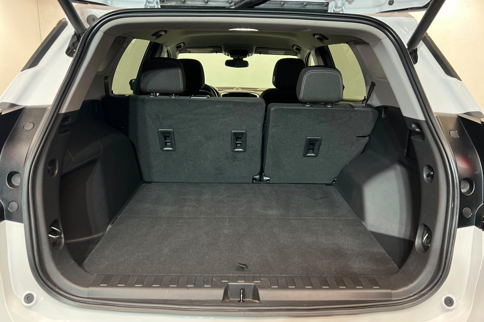 Used 2023 GMC Terrain SLE w/ Driver Convenience Package FWD image 23