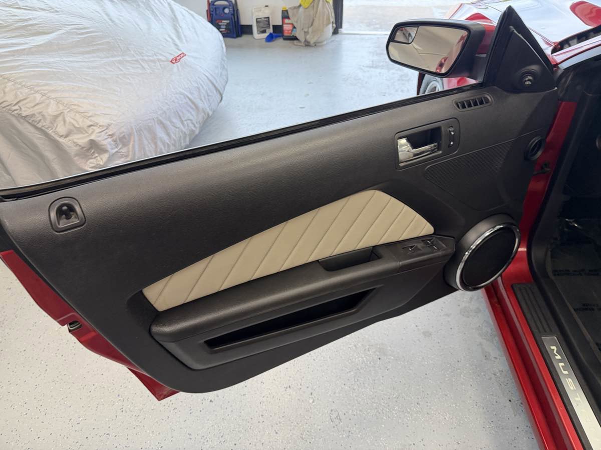 Used 2013 Ford Mustang Premium RWD image 24