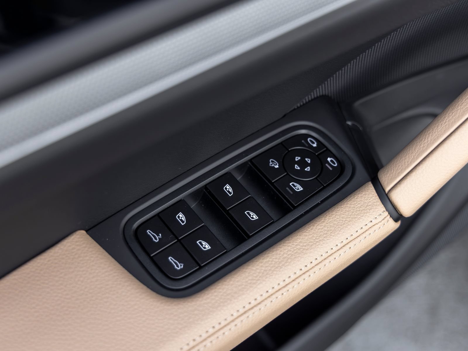 New 2026 Porsche Cayenne Coupe AWD/4WD image 23