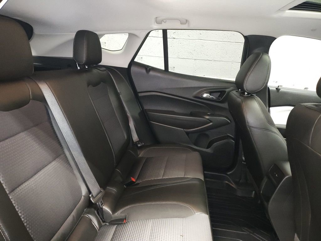 Used 2025 Chevrolet Trax LT w/ Sunroof Package image 12