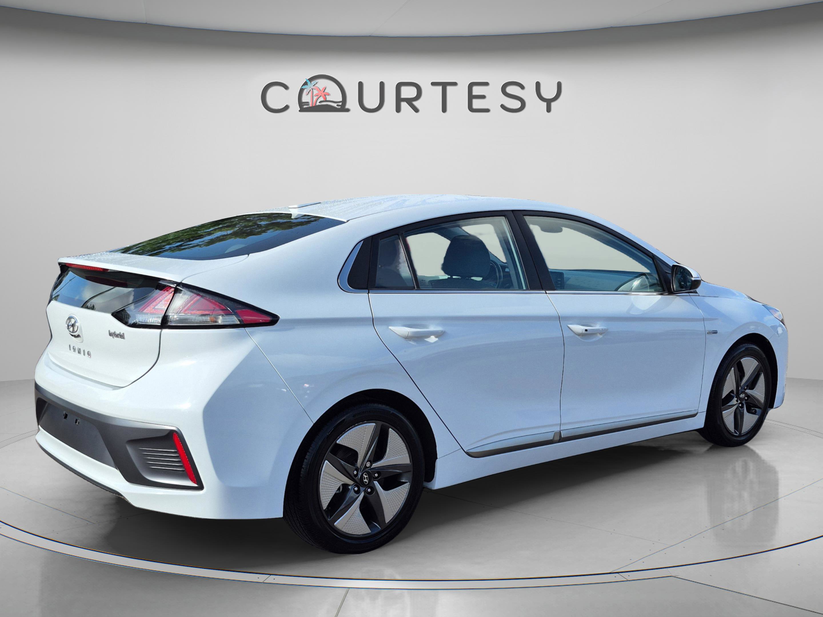 Used 2020 Hyundai Ioniq SEL FWD image 5
