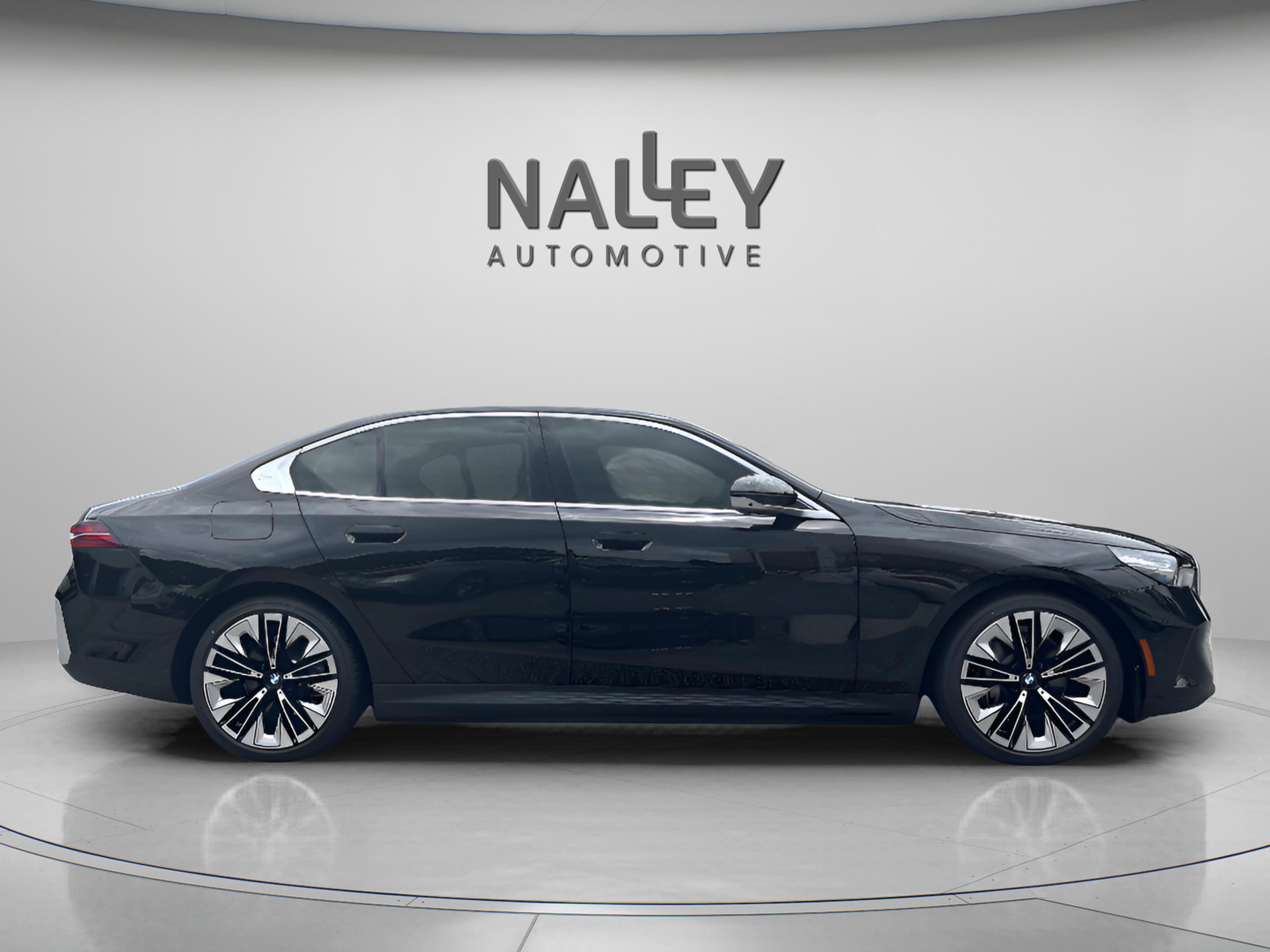 Used 2025 BMW i5 eDrive40i w/ Premium Package image 5