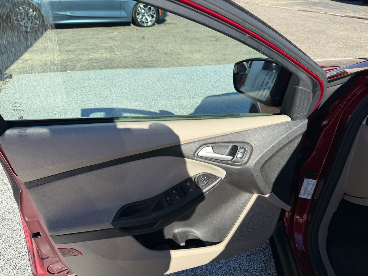 Used 2015 Ford Focus SE image 3