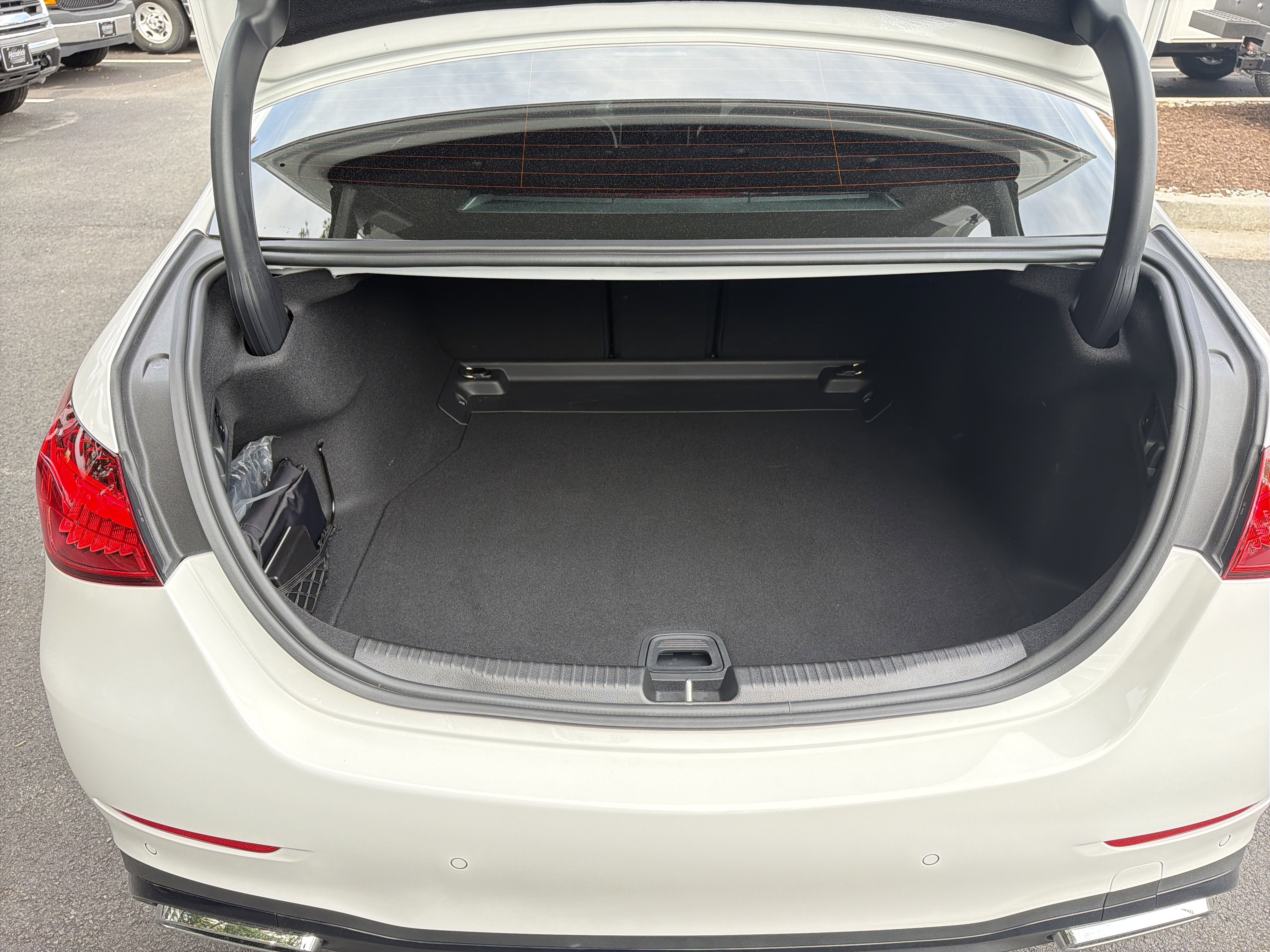 Used 2025 Mercedes-Benz C 300 4MATIC Sedan image 32