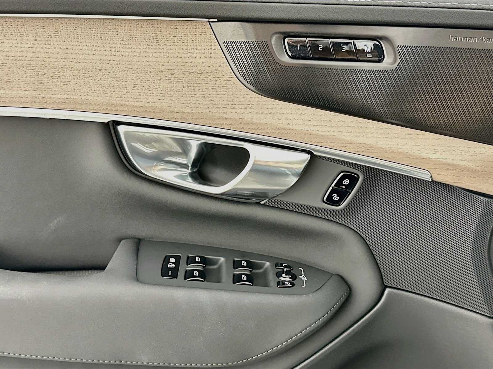 New 2027 Volvo XC90 B5 Plus AWD/4WD image 16
