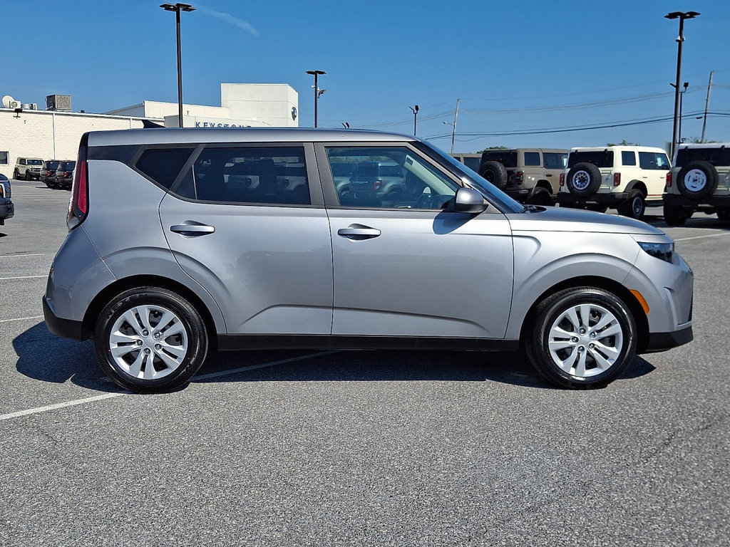 Used 2023 Kia Soul LX FWD image 7