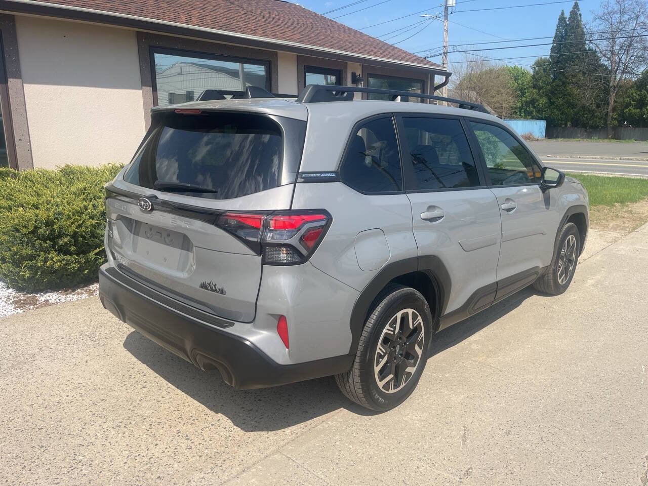 Used 2025 Subaru Forester Premium AWD/4WD image 2