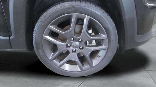 Used 2021 Jeep Renegade Latitude image 29