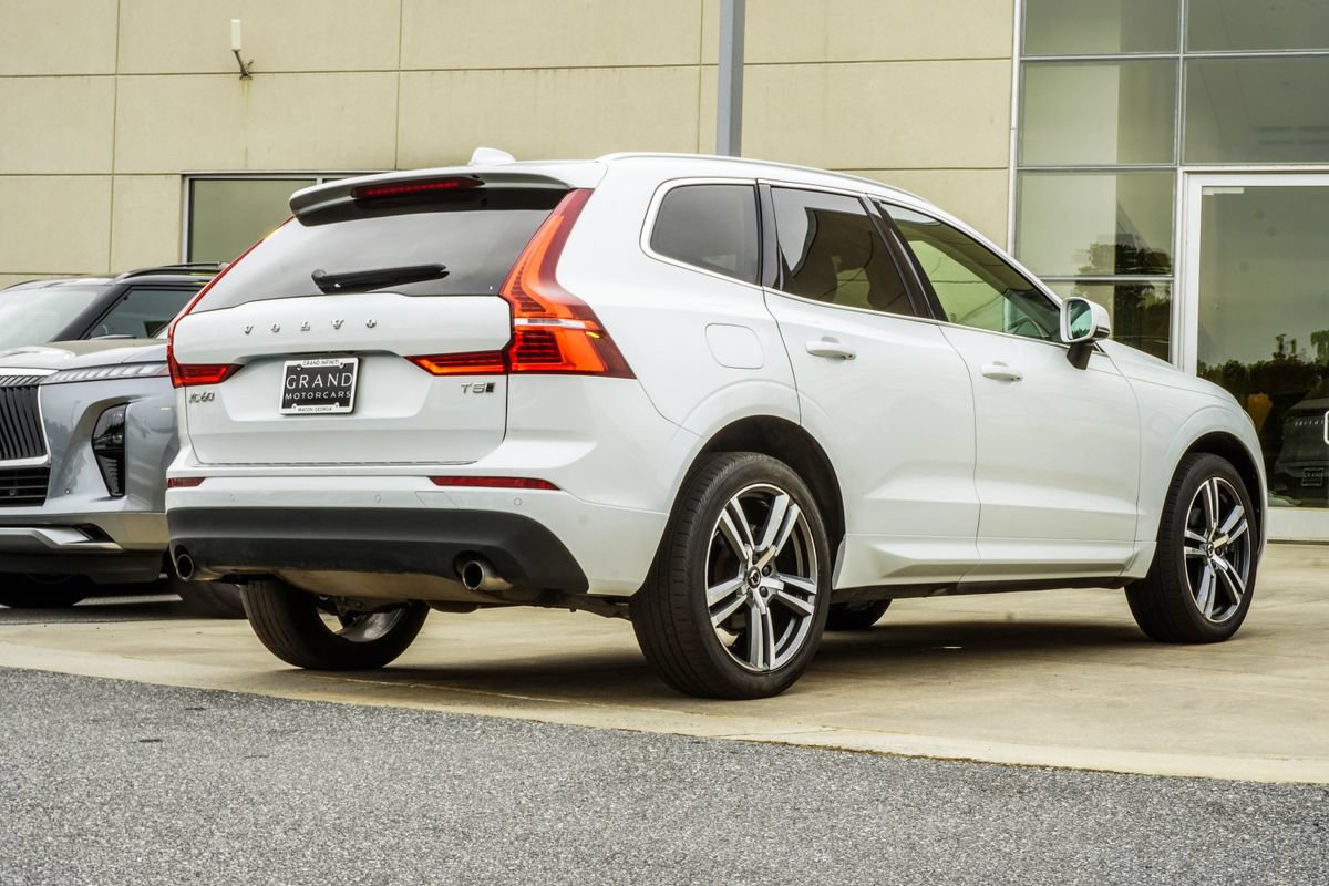 Used 2021 Volvo XC60 T5 Momentum w/ Premium Package AWD/4WD image 12