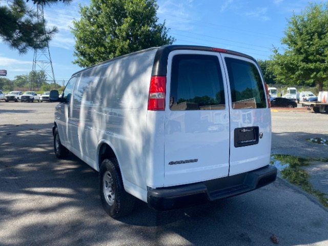 Used 2018 Chevrolet Express 2500 image 3