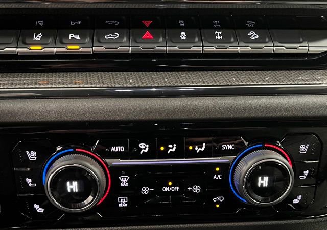 Used 2024 Chevrolet Silverado 2500 ZR2 w/ Technology Package image 40