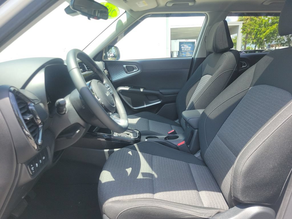 Certified 2025 Kia Soul EX FWD image 13