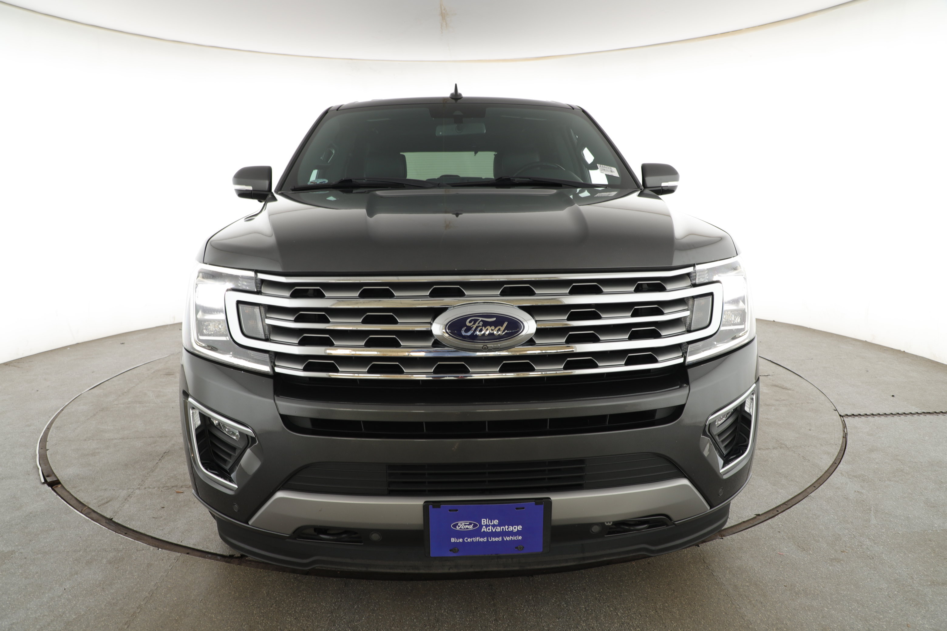 Used 2018 Ford Expedition Limited w/ Equipment Group 302A AWD/4WD image 2