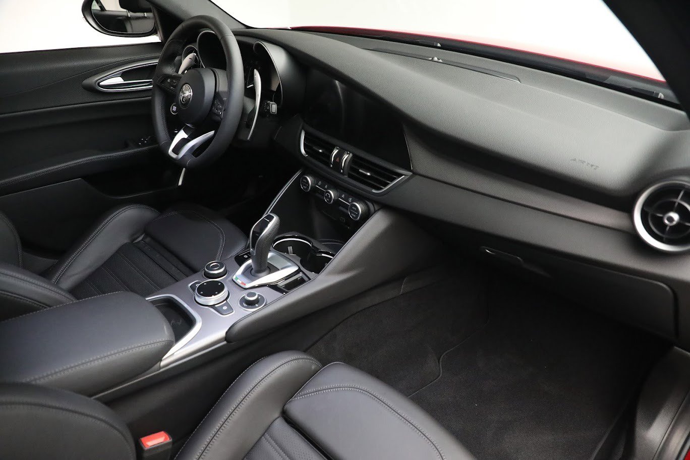 Used 2022 Alfa Romeo Giulia Veloce AWD/4WD image 16