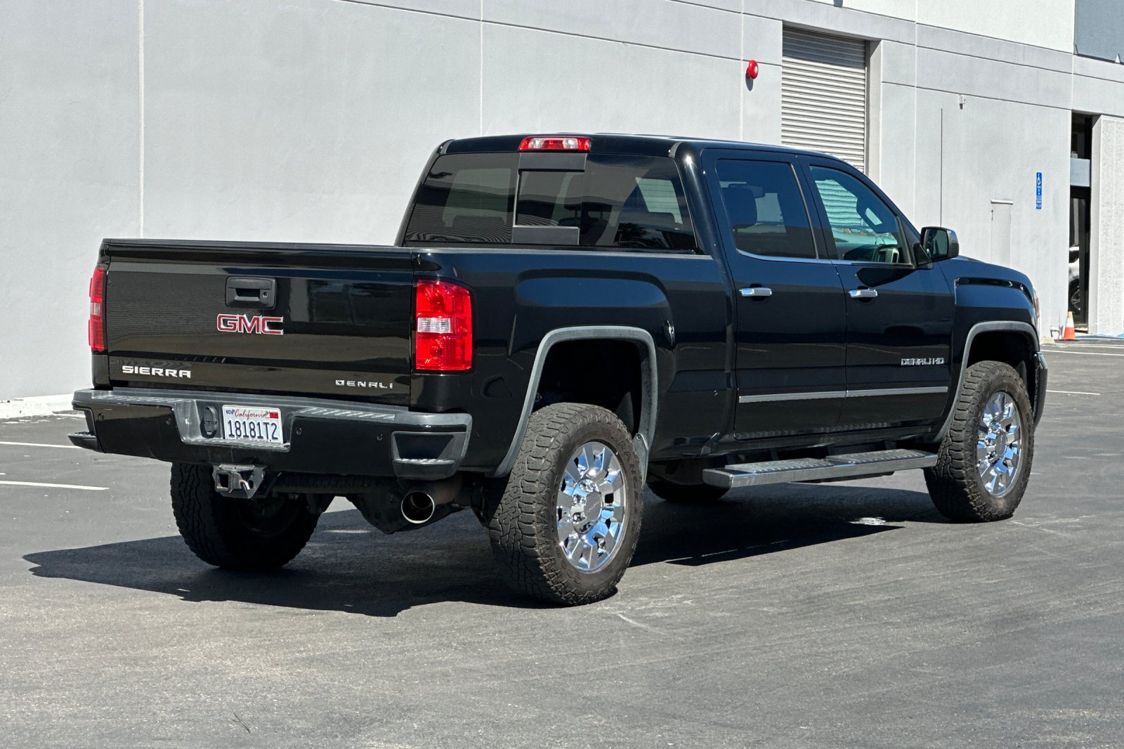 Used 2015 GMC Sierra 2500 Denali w/ Duramax Plus Package AWD/4WD image 4