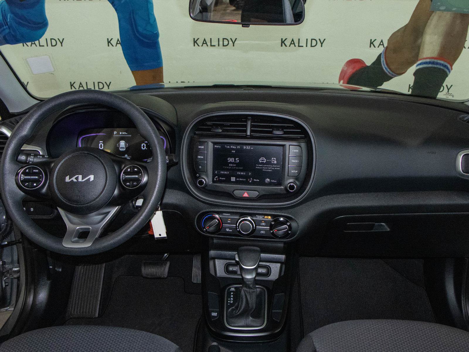 Used 2025 Kia Soul LX w/ LX Technology Package FWD image 3