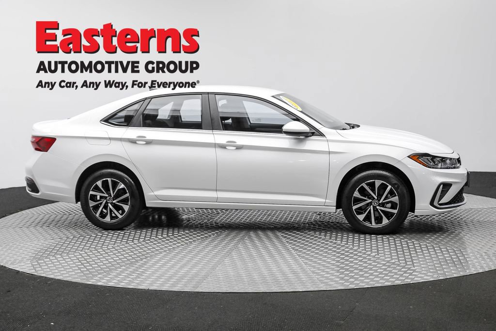 Used 2025 Volkswagen Jetta S image 4