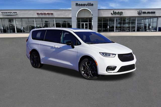 New 2026 Chrysler Pacifica Select AWD/4WD image 1