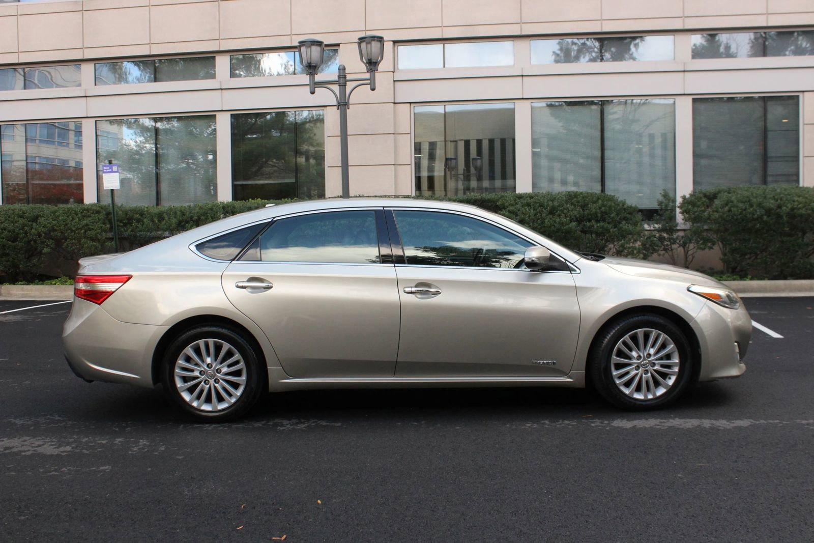Used 2013 Toyota Avalon XLE Touring FWD image 7