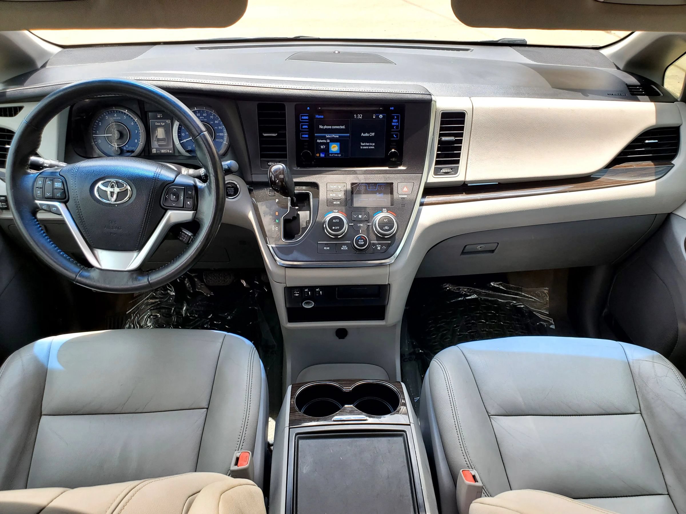 Used 2015 Toyota Sienna XLE FWD image 32