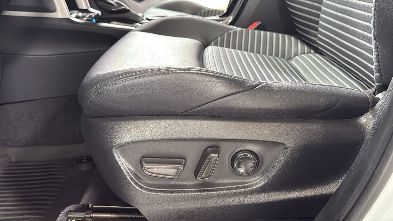 Certified 2024 Toyota Corolla Cross XSE w/ Convenience Package image 14